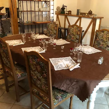 La Barde Montfort, Votre à 4 Kms De Sarlat Dordogne Couette-café 3*